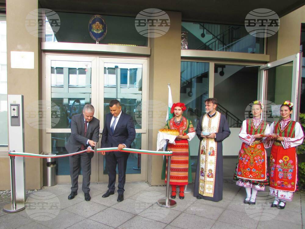 Новата сграда на Генерално консулство на България в Мюнхен бе отрита от служебния министър на външните работи Иван Кондов