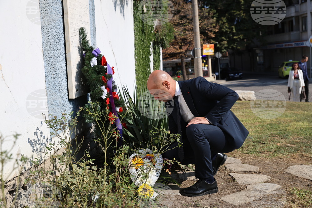 Пловдив - Полагане на венци и цветя