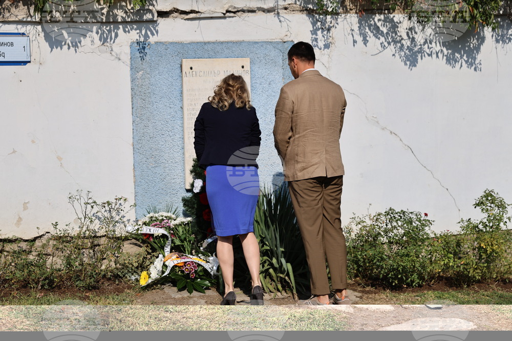 Пловдив - Полагане на венци и цветя