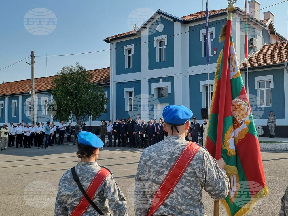 Единни ли сме днес и отстояваме ли нашата независимост, попита в празничното си слово кметът на Ямбол Валентин Ревански