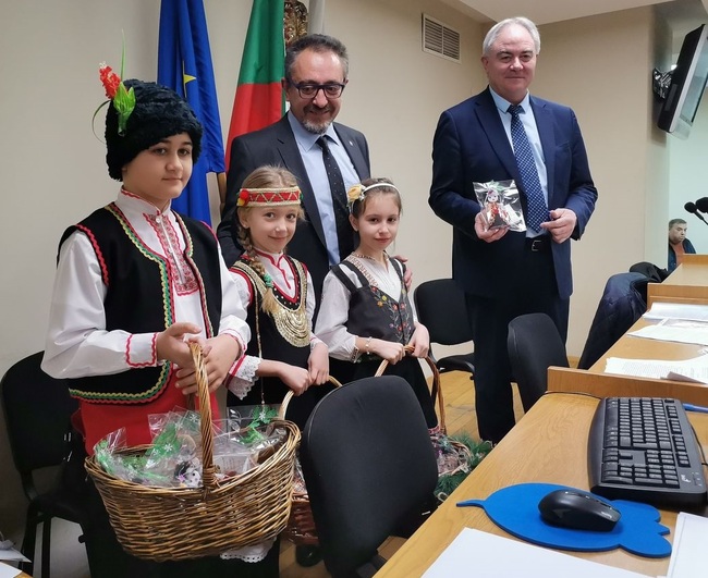 ОбС - Плевен: С коледарски поздрав започна последното за годината заседание на Общински съвет - Плевен