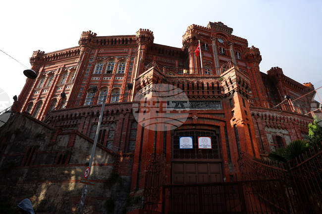 Прочута гръцка гимназия в Истанбул може да бъде принудена да напусне сградата си заради противоземетръсни изисквания