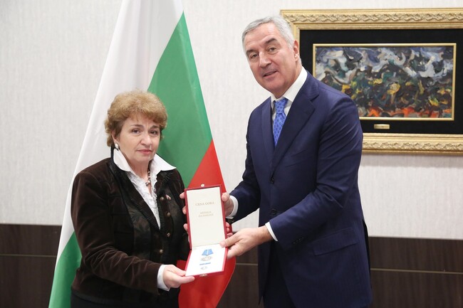 Награждаване на посланик д-р Меглена Плугчиева с Медал за заслуги на Черна гора