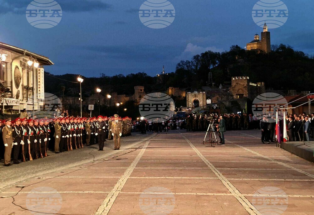 Велико Търново - Ден на Независимостта на България - заря-проверка