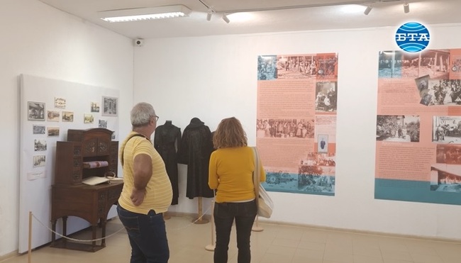 Официално бе открита изложбата „La Belle Rose. Мистичната сила на малкото цвете“, която е сред акцентите на Българския фестивал на сливата