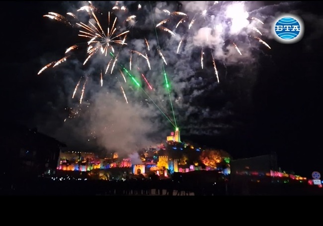 С илюминации и аудио-визуалния спектакъл „Звук и светлина“ приключиха празненствата по повод Деня на независимостта на България 