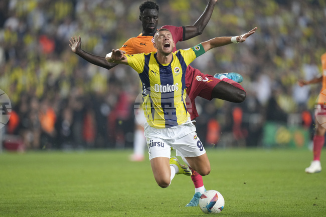 Един Джеко се присъедини към Фиорентина