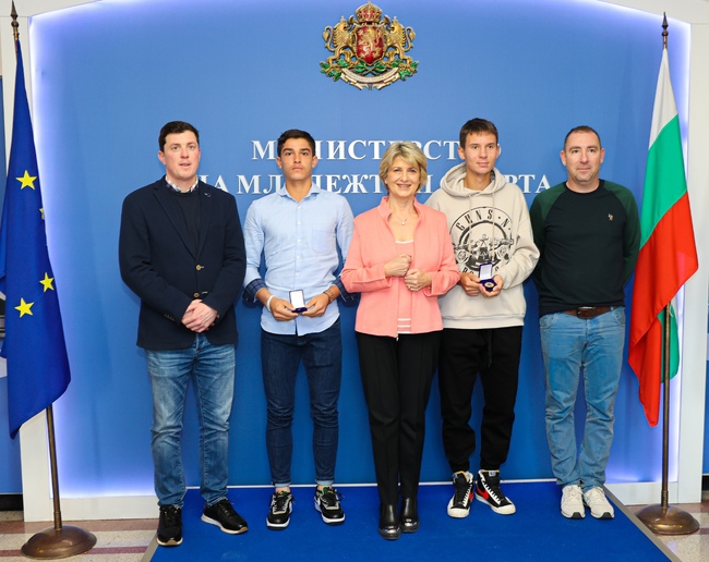 Министър Лечева награди тенисистите Илиян Радулов и Адрияно Дженев за титлата на „Ориндж Боул“