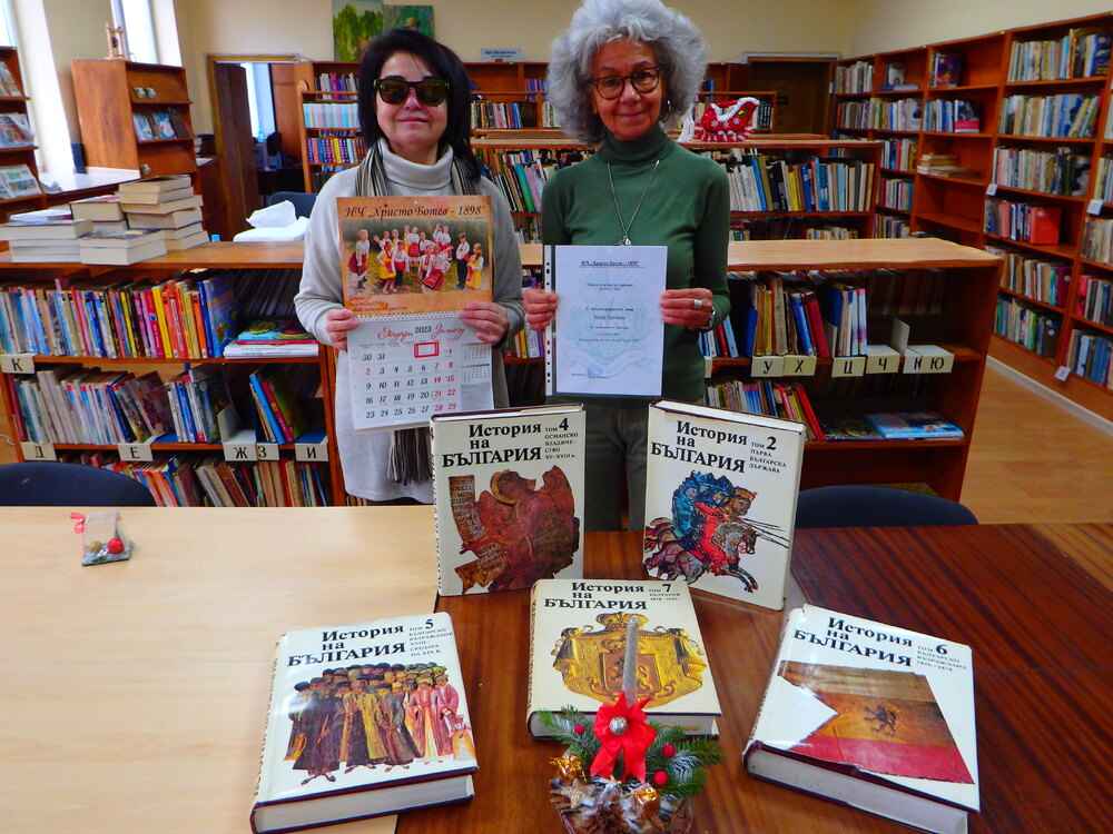 Община Ценово: Дарение от книги направи Лили Ганчева в Ценово 