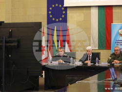 Министър Димитър Стоянов: Високо ценим ролята на всеки един български военнослужещ в страната и зад граница