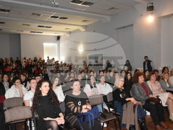 Ученици от Езиковата в Ловеч демонстрират уменията си по ораторско изкуство