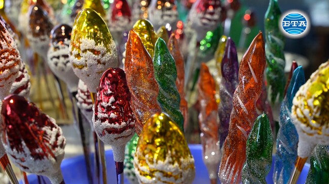 Работилницата за стъклени елхови играчки в Добрич започва целогодишно производство след празниците