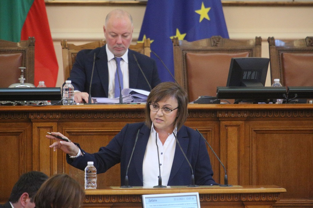 Нинова към Донев: Можете да правите дългосрочни политики за закупуване на втечнен газ и самолети, но не и да вдигате минималната заплата