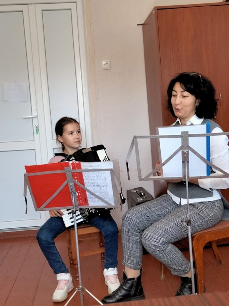Преподаватели от Болградската детска музикална школа обмениха опит в рамките на открит урок