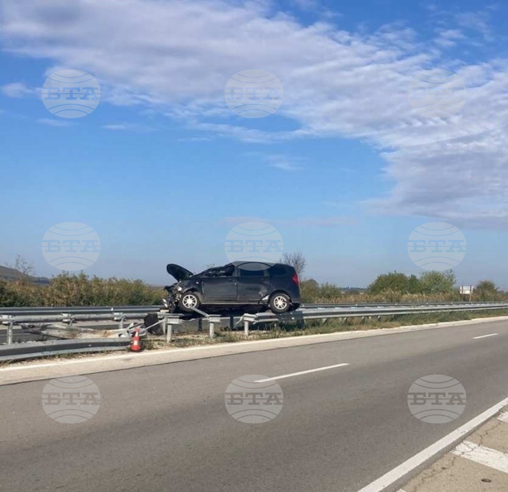 Временно е ограничено движението по изпреварващата лента при 369-ия км на автомагистрала "Хемус", посока София