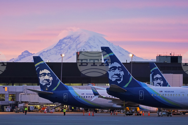 Американската авиокомпания „Аляска еърлайнс“ обяви, че спира всичките си полети в САЩ поради компютърна повреда