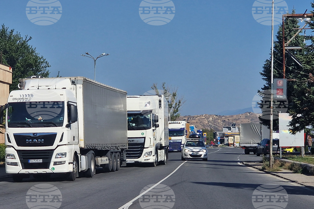 Интензивен е трафикът за товарни автомобили на граничните пунктове "Капитан Андреево" и "Лесово"