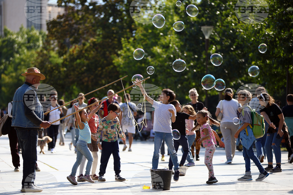 Деца - сапунени балони