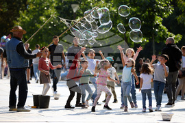 Деца - сапунени балони