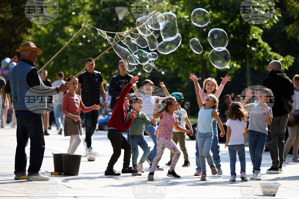 Деца - сапунени балони
