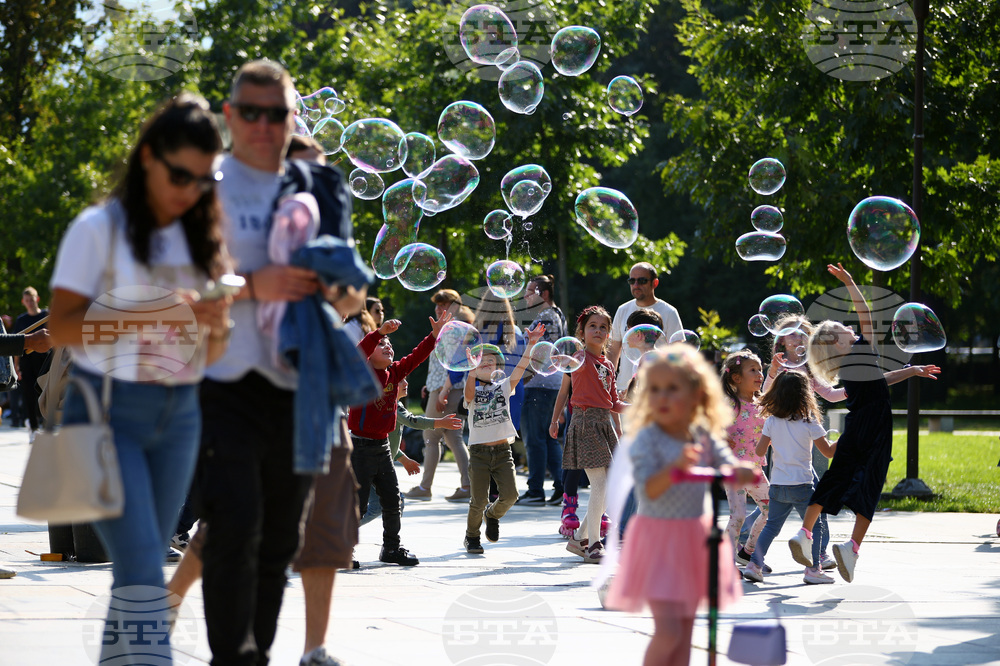 Деца - сапунени балони