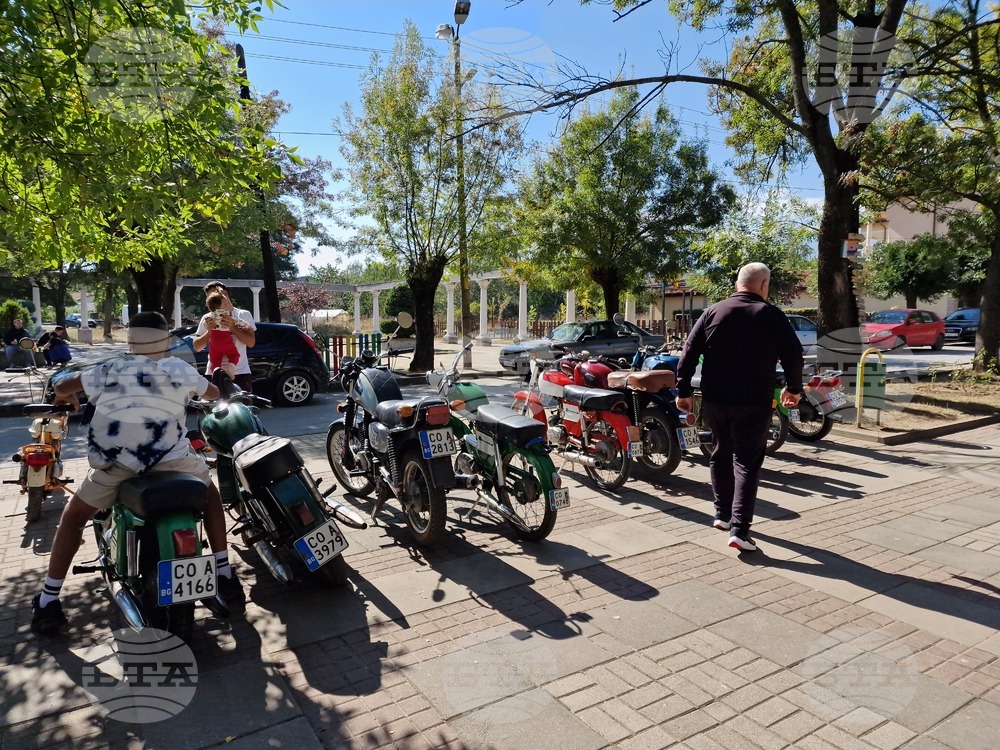Костенец - НЧ „Прогрес -1907“ - изложба „Назад във времето“ - откриване