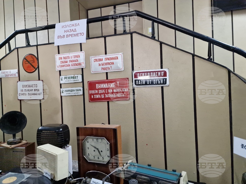 Костенец - НЧ „Прогрес -1907“ - изложба „Назад във времето“ - откриване