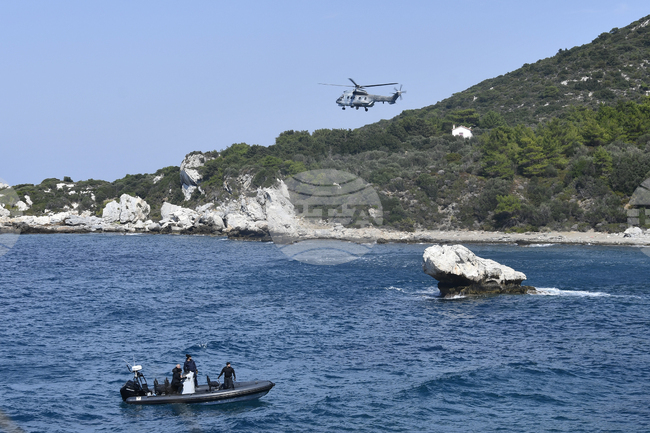 Гръцките власти са спасили около 200 мигранти и са открили едно тяло при четири отделни спасителни операции през последните часове