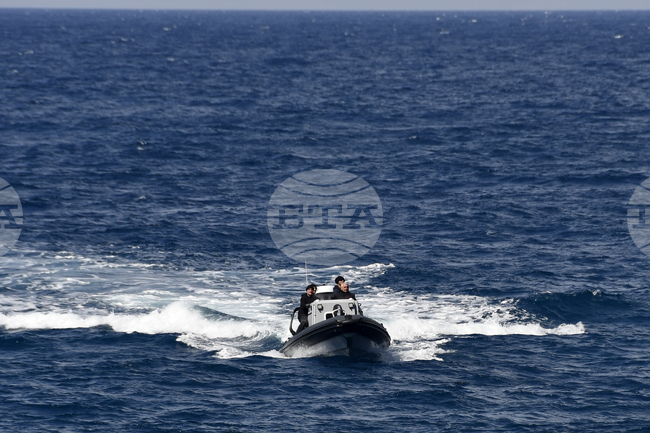 Шейсет мигранти бяха спасени край гръцкия остров Крит
