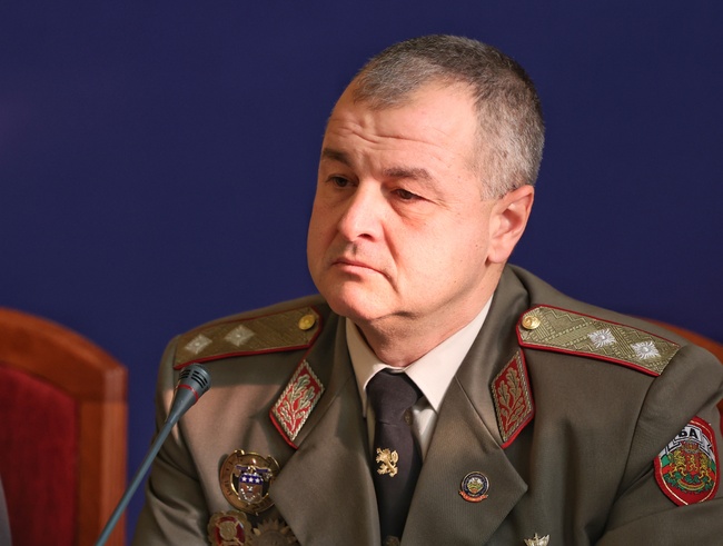 Сухопътните войски е необходимо да придобият абсолютно нов облик, заяви генерал-майор Деян Дешков