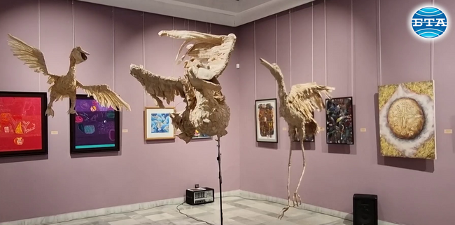 Кюстендилски художници подредиха коледна изложба