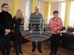 Видин - Коледари от читалище „Цвят“ отправиха поздрав към общинското ръководство