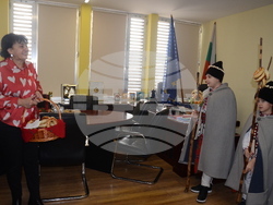 Видин - Коледари от читалище „Цвят“ отправиха поздрав към общинското ръководство