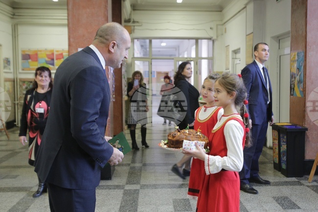 Румен Радев - училище - посещение