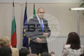 Румен Радев - училище - посещение