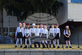 Самоков - благотворителен ученически коледен базар