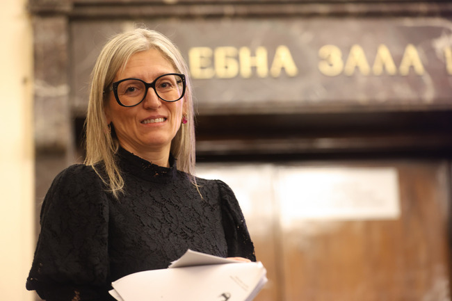 Делото за 35 влака във ВАС е изключително важно за това да имаме нов, модерен и безопасен подвижен състав, каза министър Красимира Стоянова