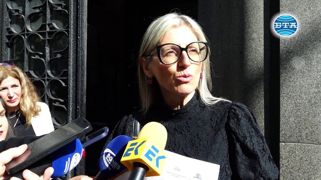 Делото за 35 влака във ВАС е изключително важно за това да имаме нов, модерен и безопасен подвижен състав, каза министър Красимира Стоянова