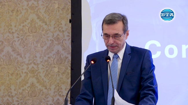 Колективното трудово договаряне може да съществува само там, където има синдикални организации, каза президентът на КТ „Подкрепа“ Димитър Манолов