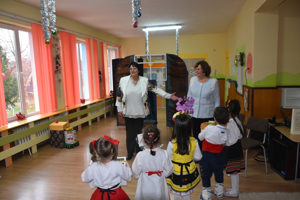 Община Ловеч: С посещението в ДГ „Снежанка“ приключи коледната  обиколка на кмета на Ловеч
