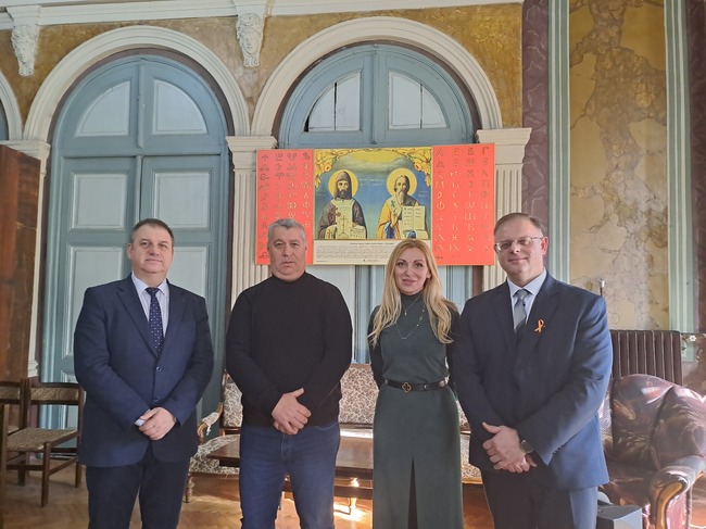 Апелативна прокуратура – Пловдив: Районният прокурор на гр. Пловдив Чавдар Грошев връчи благодарствени грамоти на директорите на ХГ „Св.св. Кирил и Методий“ и ОУ „Княз Александър I“ за участие в съвместни инициативи през 2022 г.