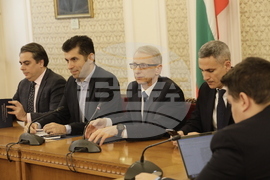 Парламент - "Продължаваме Промяната" - национални приоритети - обсъждане