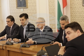 Парламент - "Продължаваме Промяната" - национални приоритети - обсъждане