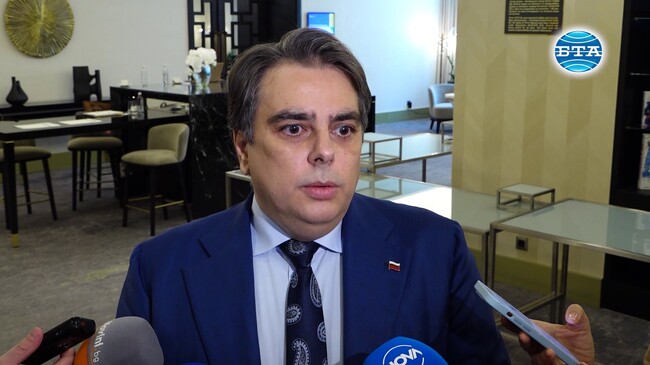 Ако досегашната социална политика продължи още четири години, минималната заплата ще стане 1000 евро, а средната - 2000 евро, смята Асен Василев