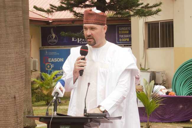 Посланикът на България в Нигерия Янко Йорданов бе специален гост на церемонията по награждаването на лауреатите на наградите Hikayata