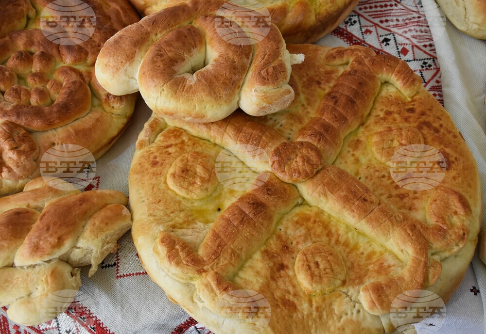 Дълъг път е извървяла коледната традиция, достигнала и до нас, каза за БТА главният уредник при РИМ – Добрич Лена Кирилова