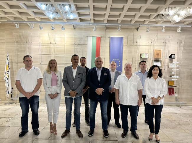 ГЕРБ-СДС се регистрираха за изборите в РИК-Пазарджик, Красен Кралев е водач