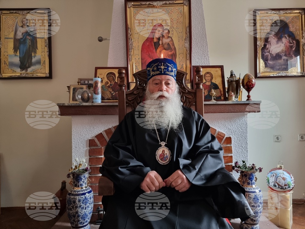 Празникът Рождество Христово кара хората да търсят и правят добро, заяви Ловчанският митрополит Гавриил
