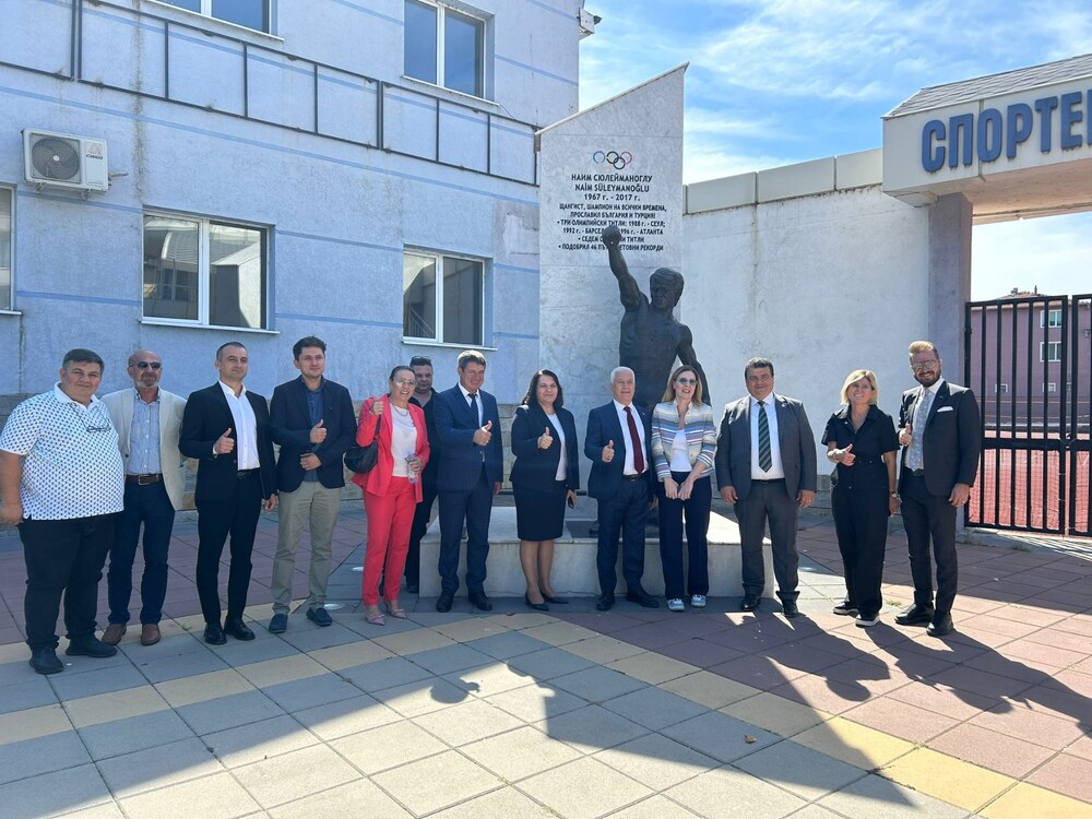 Община Момчилград: Кметовете на Бурса и Момчилград посетиха бъдещия музей на Наим Сюлейманоглу