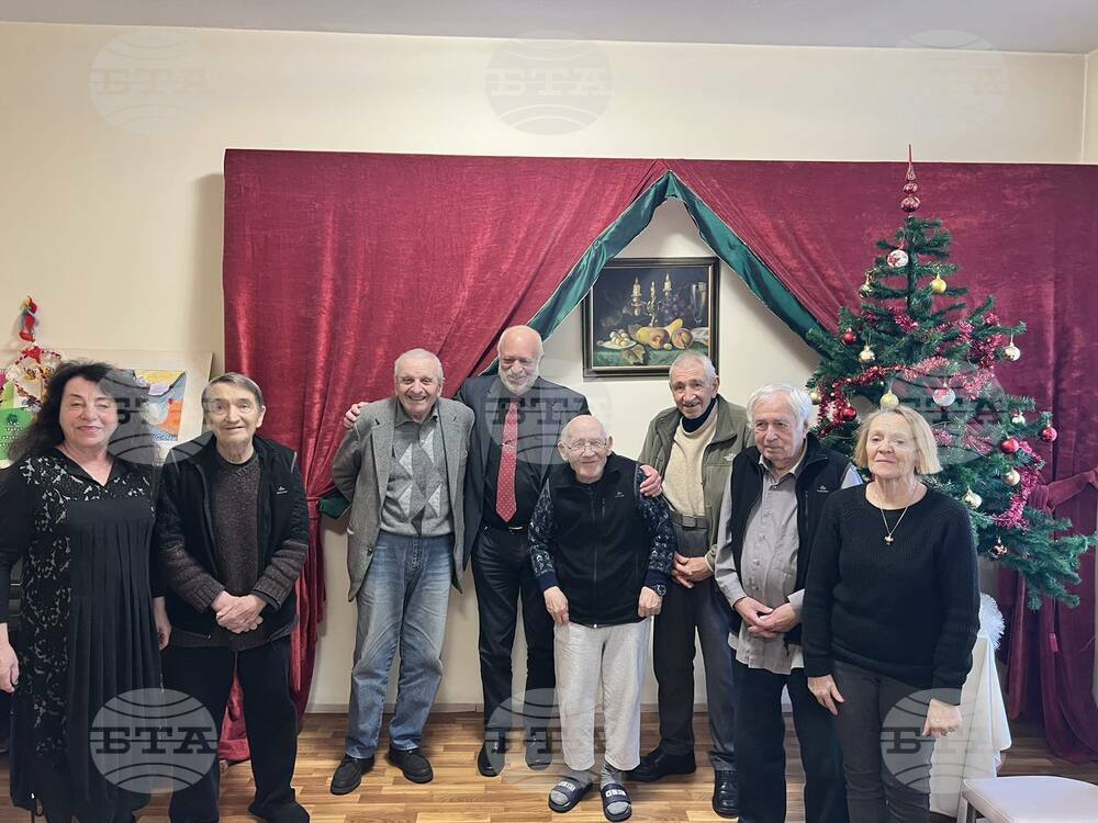 Minister Minekov Visits Veterans of Culture and Arts Home, Extends Season’s Greetings